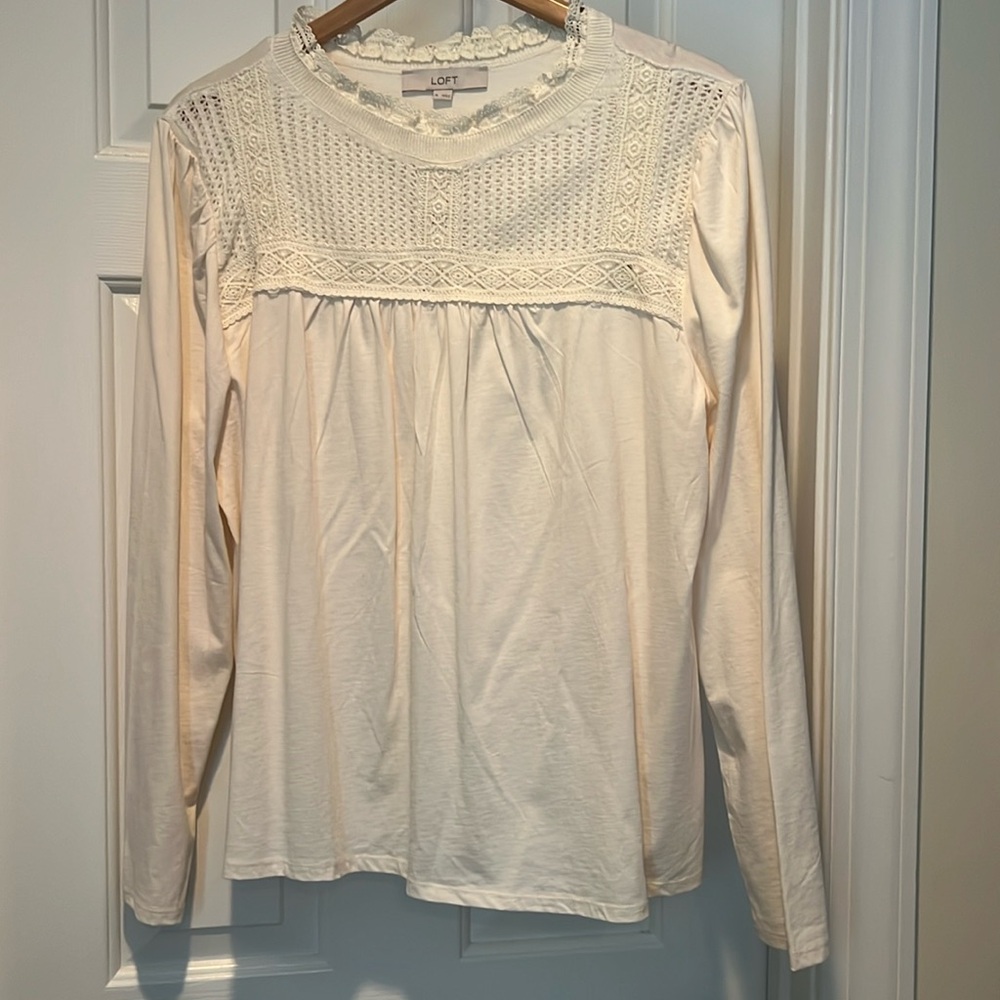 Women’s LOFT cream top XL